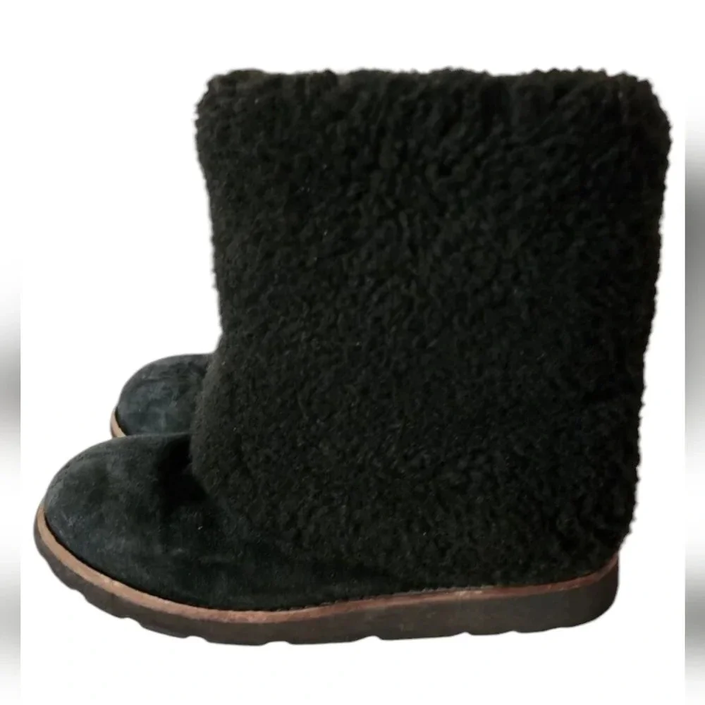 Ugg Australia 3220 Maylin Suede Boot with black shearling cuff Size 5 GUC RARE